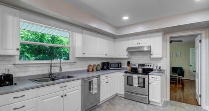 HUGE ranch style house with an MCM flare!