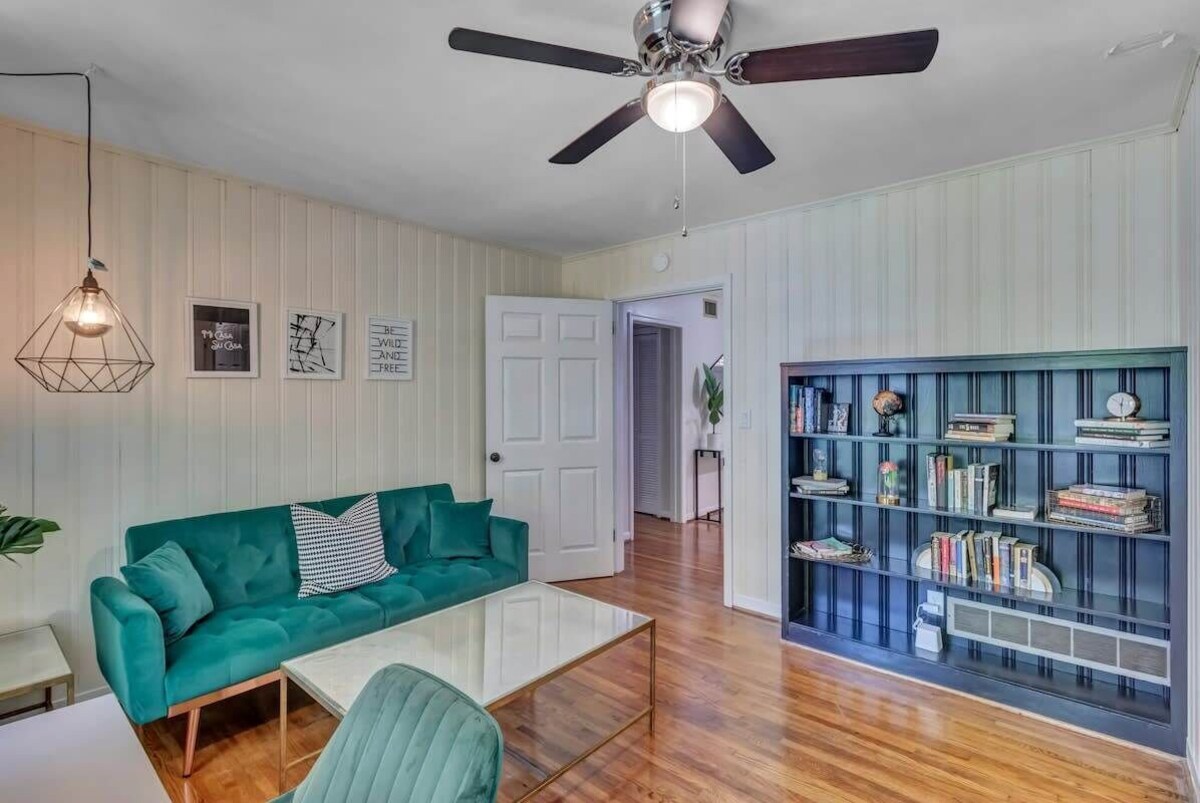 HUGE ranch style house with an MCM flare!