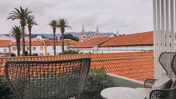 In-room safe, blackout curtains, soundproofing, free WiFi