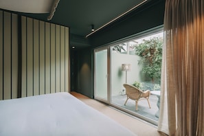 Executive Superior with Jacuzzi