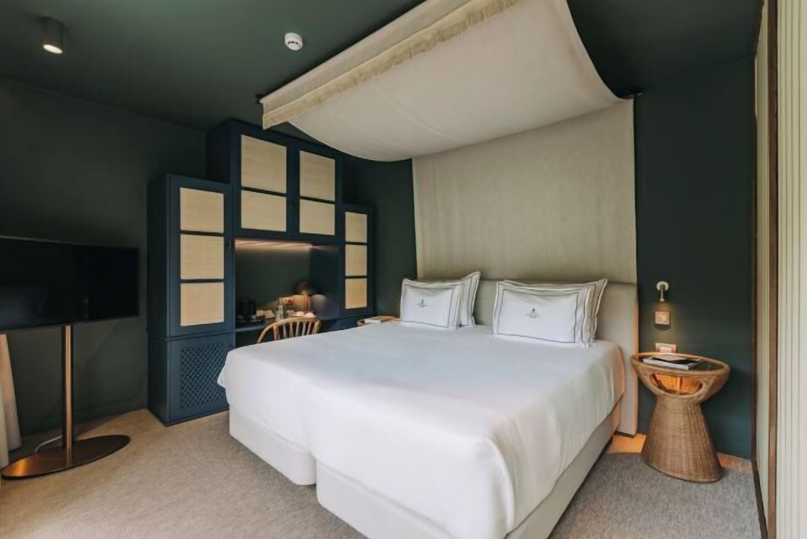 In-room safe, blackout curtains, soundproofing, free WiFi