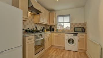 Apartemen | Dapur pribadi | Lemari es, microwave, oven, dan kompor