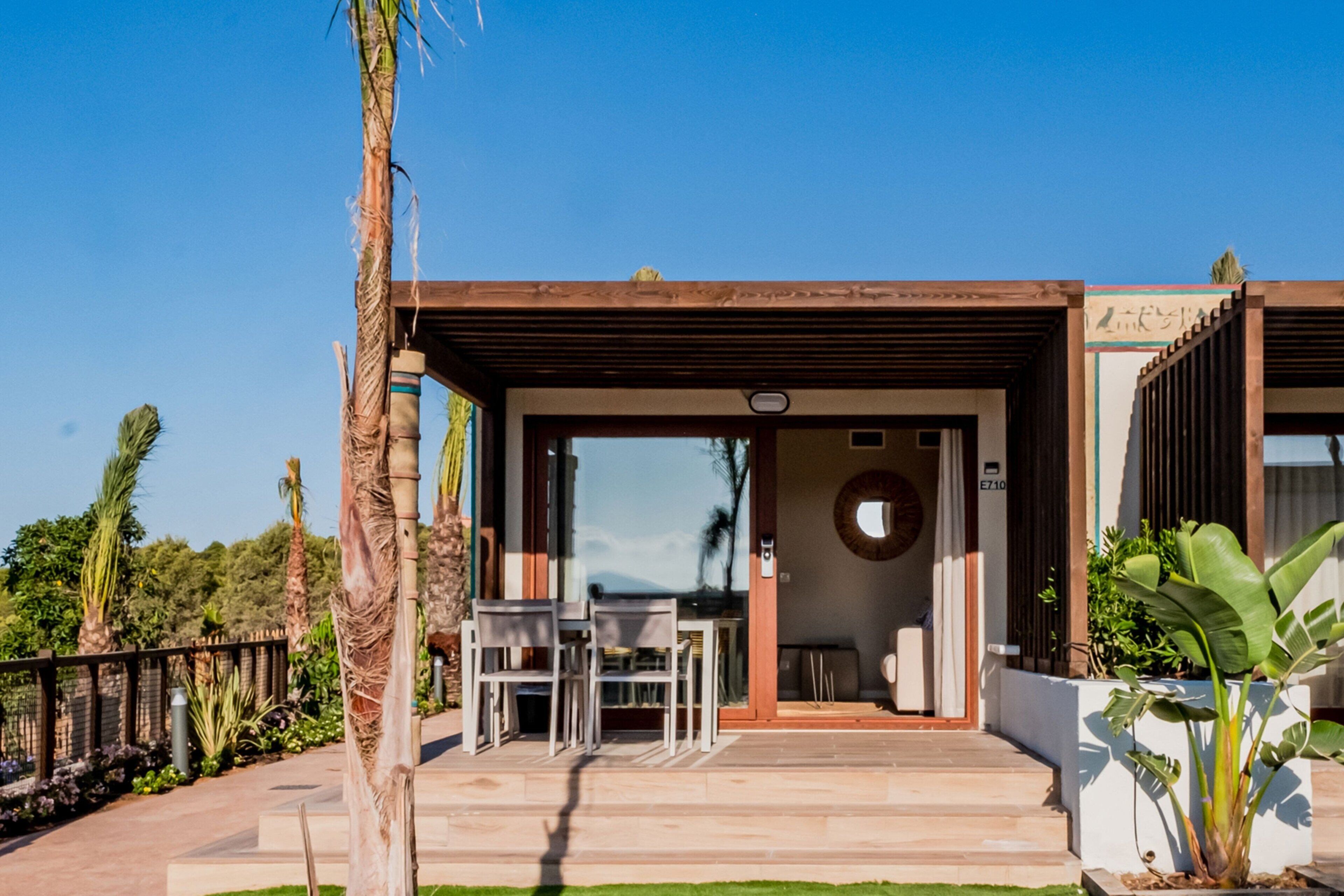 Villa, 2 camas individuales, vista al resort (Balcony) | Servicio de la propiedad