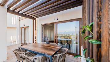 コンフォート ヴィラ 3 ベッドルーム 禁煙 シービュー (Balcony) | プール | 5 つの屋外プール、サンラウンジャー