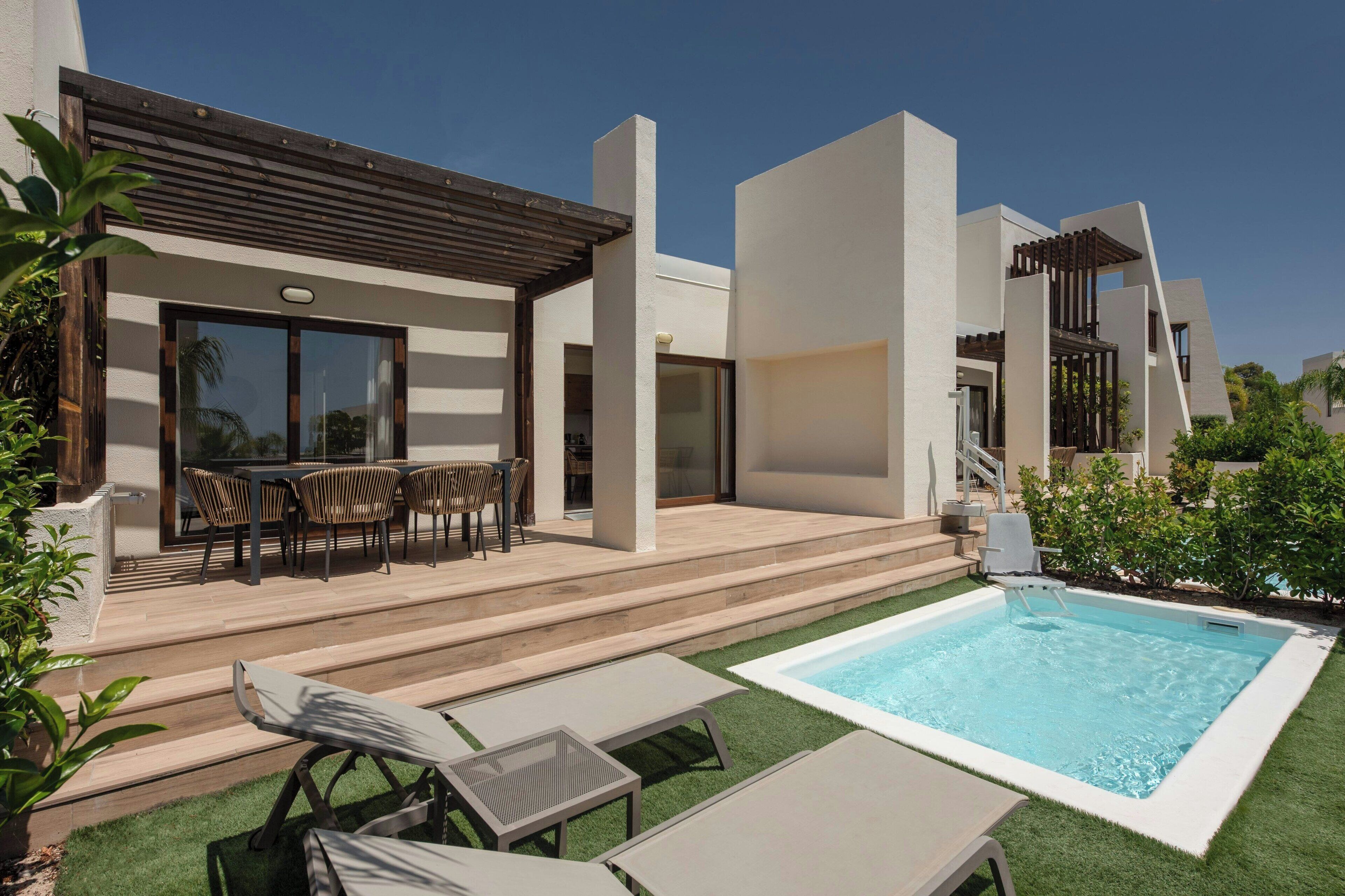 Villa, 2 chambres, vue établissement (Balcony) | Coffres-forts dans les chambres, rideaux occultants