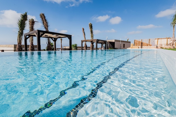 5 outdoor pools, sun loungers