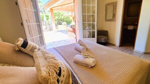 7 bedrooms, free WiFi - Villa Lucendiluna. 14 pers, piscine, plage 5mn en voiture (SAINTE LUCIE DE PORTO VECCHIO)