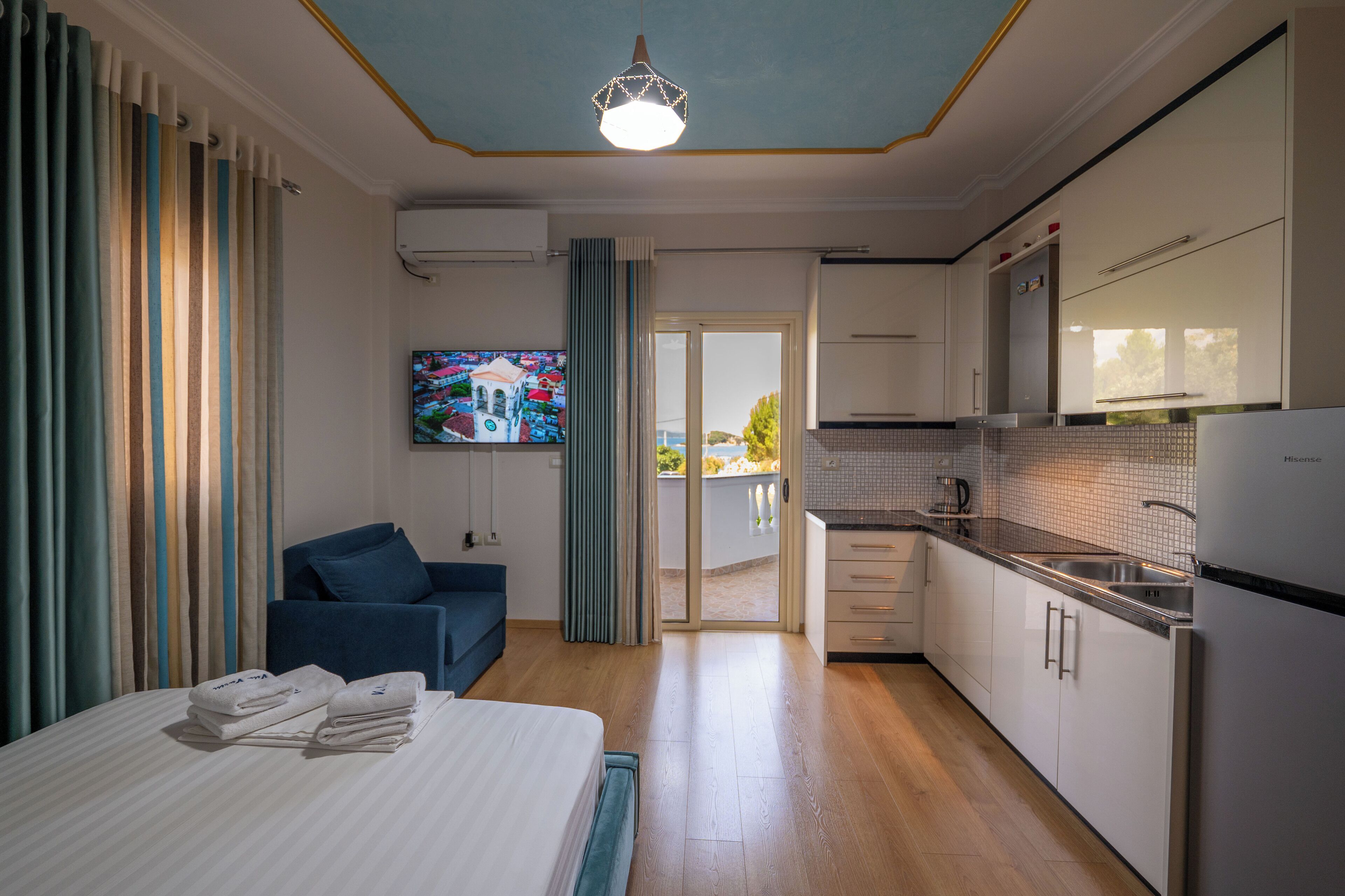 Quadruple Room with Kitchen | In-room safe, free WiFi, bed sheets