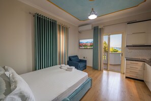 Quadruple Room with Kitchen | In-room safe, free WiFi, bed sheets - Vila Vasili (Ksamil)