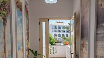 In-room safe, free WiFi, bed sheets