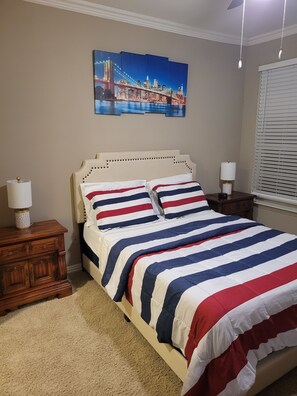 2 slaapkamers, een strijkplank/strijkijzer, gratis wifi, beddengoed