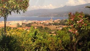 A coastal landscape with a view of a town, mountains, and a body of water. - Villa sea view (Propriano)