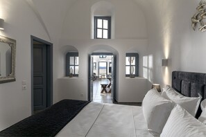 Two-Bedroom House with Caldera View | 特厚豪華床墊、隔音、熨斗/熨衫板、免費 Wi-Fi