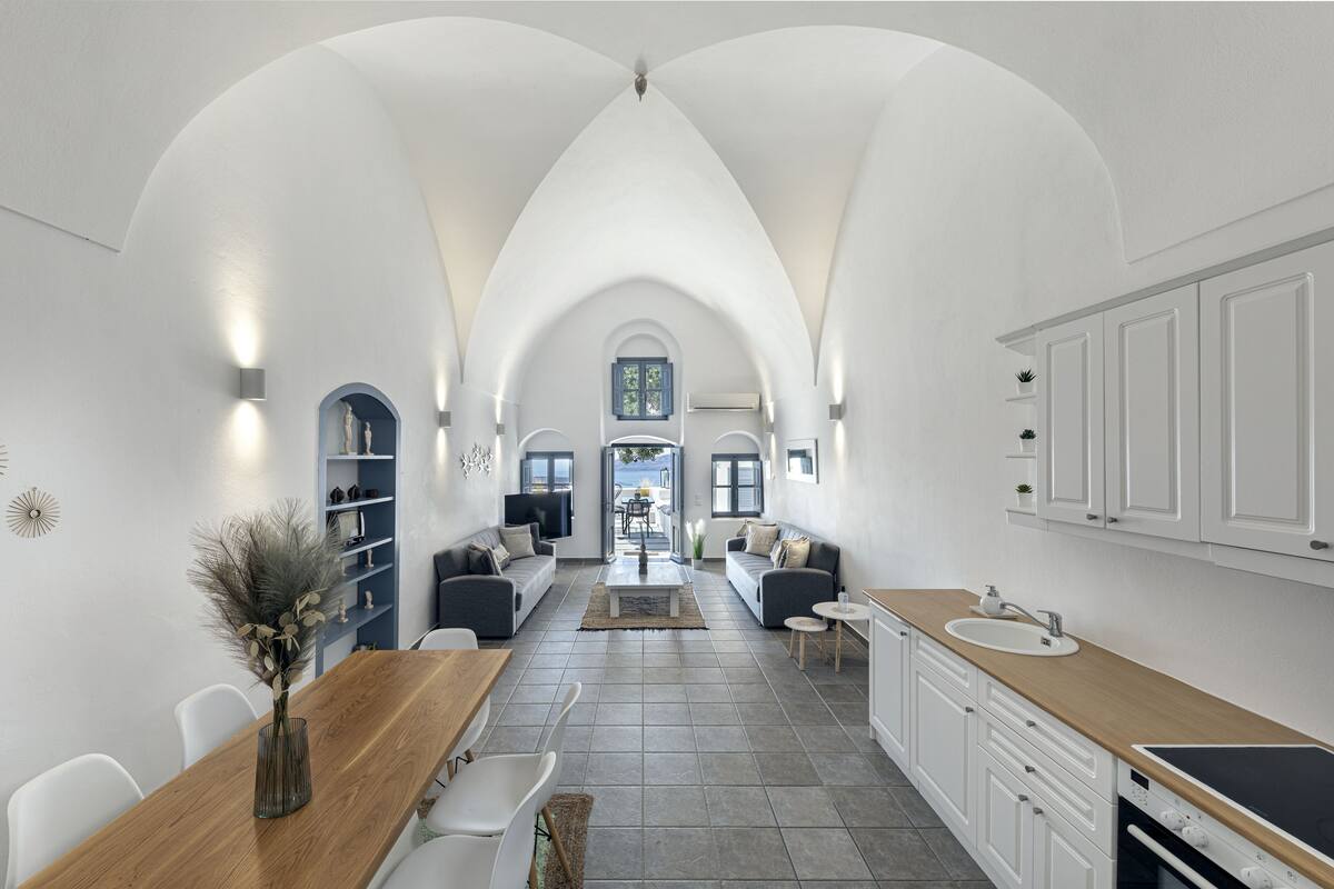 One-Bedroom House with Caldera View | Pillowtop beds, soundproofing, iron/ironing board, WiFi (free)