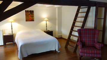 1 slaapkamer, een strijkplank/strijkijzer, gratis wifi, beddengoed