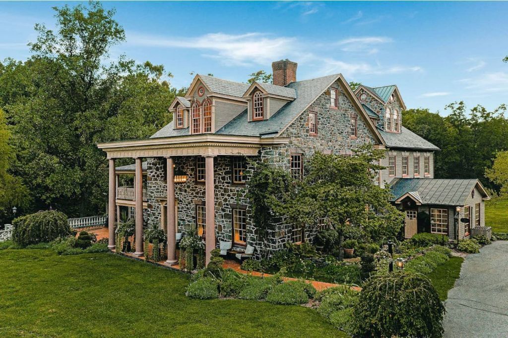 Thaddeus Steven Suite | Moonstone Manor B&B 