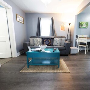 TV, Netflix, streaming services, offices - Cozy Weekend 1BR Haven  in Medina! (Medina)