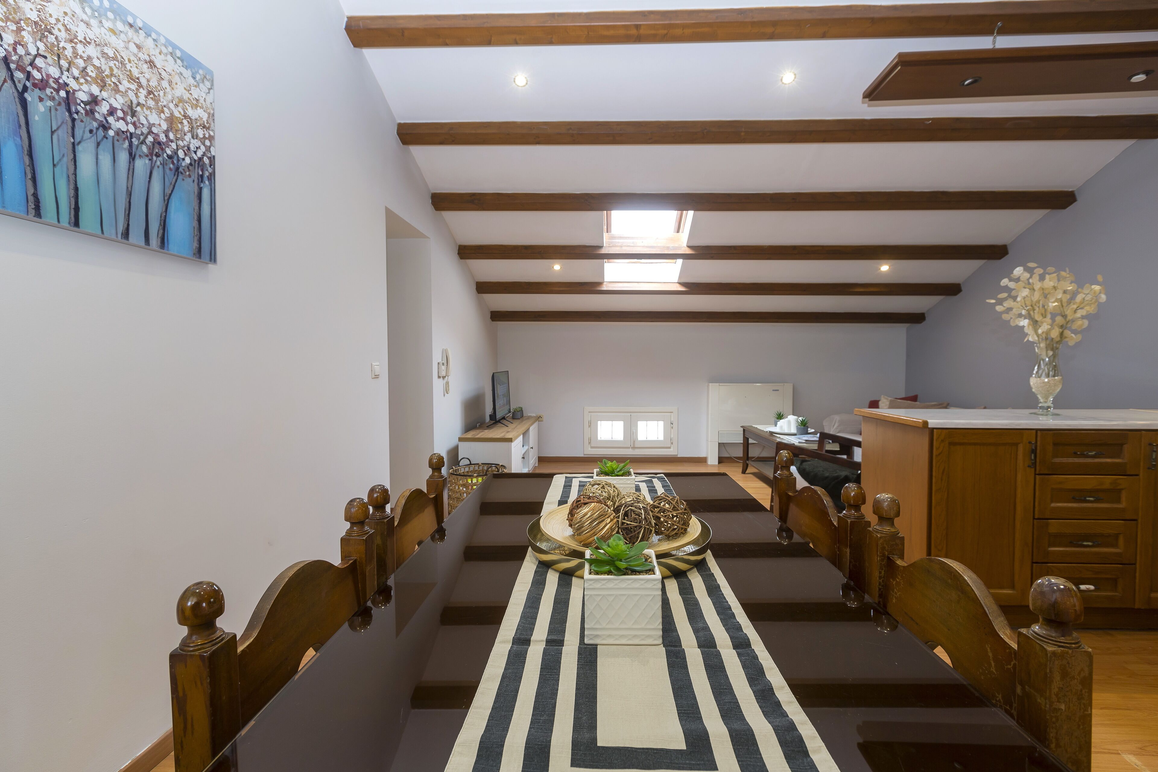 Apartamento família | Opções para refeição no quarto