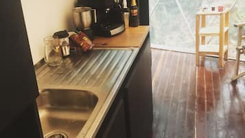 Microwave, oven, coffee/tea maker, electric kettle