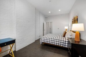 3 makuuhuonetta, silitysrauta/-lauta, Wi-Fi, vuodevaatteet