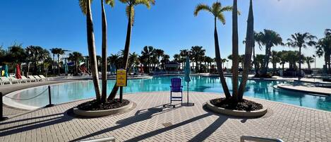 حمّام سباحة خارجي، حمّام سباحة مُدفَّأ