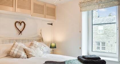 2 bedroom accommodation in Clapham, near Ingleton