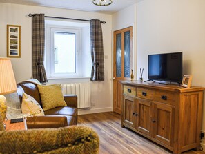 Fireplace - 2 bedroom accommodation in Clapham, near Ingleton (Clapham, near Ingleton)