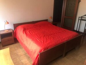 1 chambre, fer et planche à repasser, Wi-Fi, draps fournis