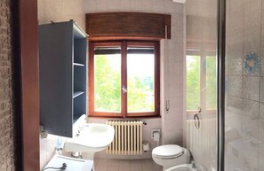 Haartrockner, Bidet, Handtücher