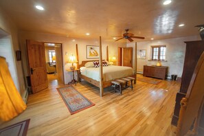 5 Schlafzimmer, Schreibtisch, Bügeleisen/Bügelbrett, Reisekinderbett