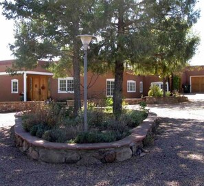 Exterior - Casa Encantado Sleeps 13 (Santa Fe)