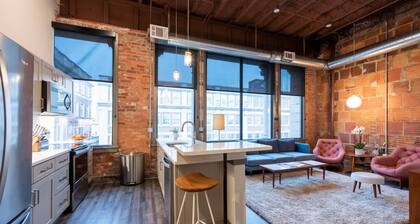 Luxury Downtown Executive Loft @ the ABODES ApartHotel