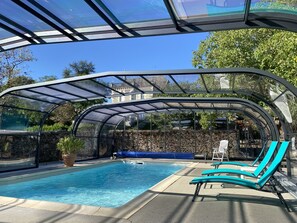 Outdoor pool, a heated pool - Le Figuier - Gîte for 4 people (BAZOGES-EN-PAREDS)