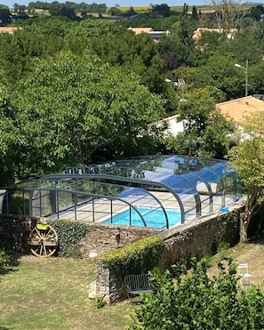 Outdoor pool, a heated pool - Le Figuier - Gîte for 4 people (BAZOGES-EN-PAREDS)