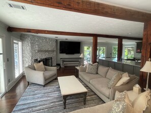 Smart TV, fireplace, stereo