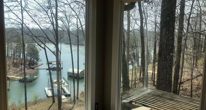 Lake Front, Dock, Tennis Courts, Pool, Hot Tub, Gated, Oasis