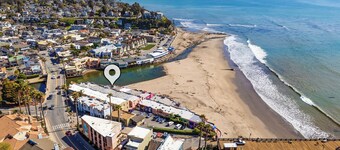 Capitola Venetian #1 – Historic Beachfront Getaway