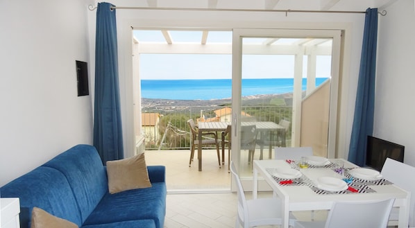 Apartment, 1 Schlafzimmer, Poolzugang, Meerblick | Wohnzimmer