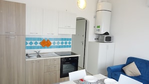 Apartment, 1 Bedroom, Pool Access, Sea View | In-room dining