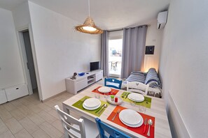 In-room dining - Affittimoderni Isola Rossa Borgo (Trinità d'Agultu e Vignola)