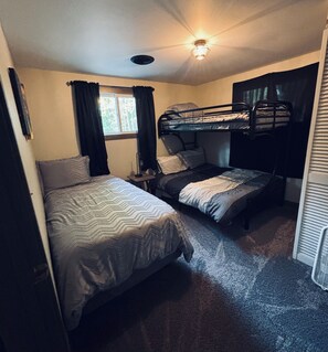2 Schlafzimmer, Bügeleisen/Bügelbrett, kostenloses WLAN, Bettwäsche