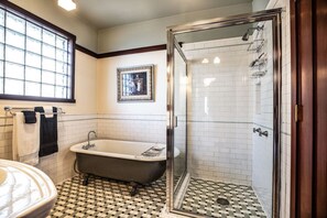 Hair dryer, towels - Stunning View, Frank Lloyd Wright Inspired Home (Salt Lake City)