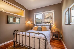 2 Schlafzimmer, Schreibtisch, Bügeleisen/Bügelbrett, WLAN