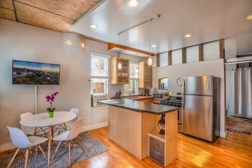 New distinctive historical  unit from 5 Star Host