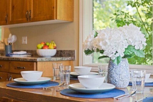 Charming & Spacious Retreat - 25% Off Ski Rentals!