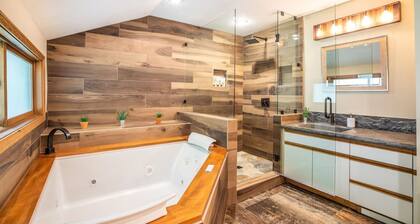 Mtn. Home-Sauna, Pool Table, Mins to Ski/Hike/Bike