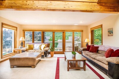 Mtn. Home-Sauna, Pool Table, Mins to Ski/Hike/Bike