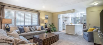 Perfect Condo in Heart of PC, with Pool & Hot Tub!