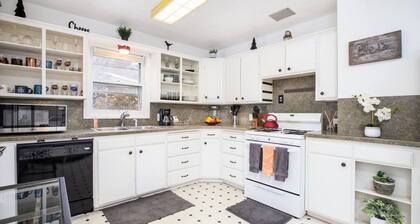 Cute, Cozy & Convenient - 20% Off All Ski Rentals!