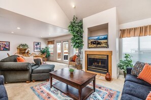 Televisión y chimenea